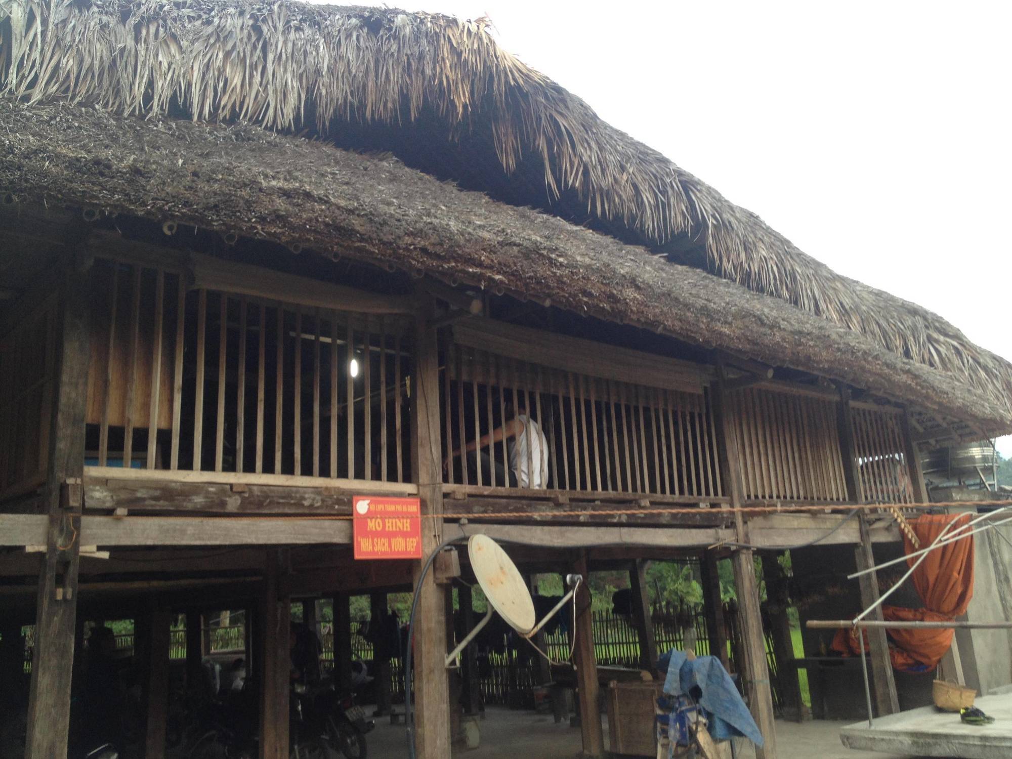 Thon Tha Tay Stilt House Daire Ha Giang Dış mekan fotoğraf